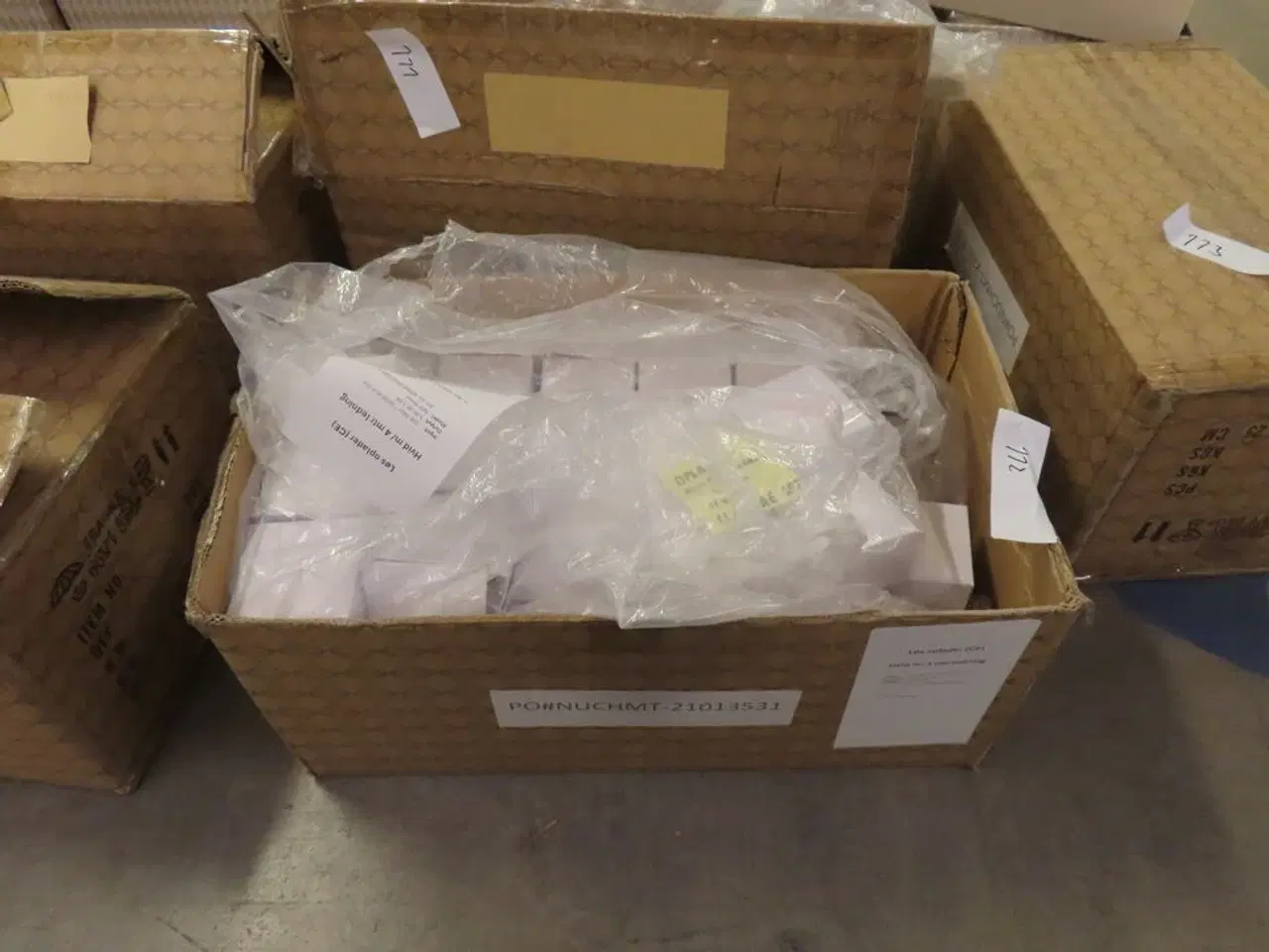 Billede 1 - kasse med oplader