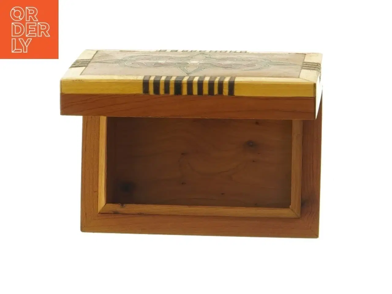 Billede 2 - Trææske med indlagt dekoration (str. 14,5x9,5 cm)
