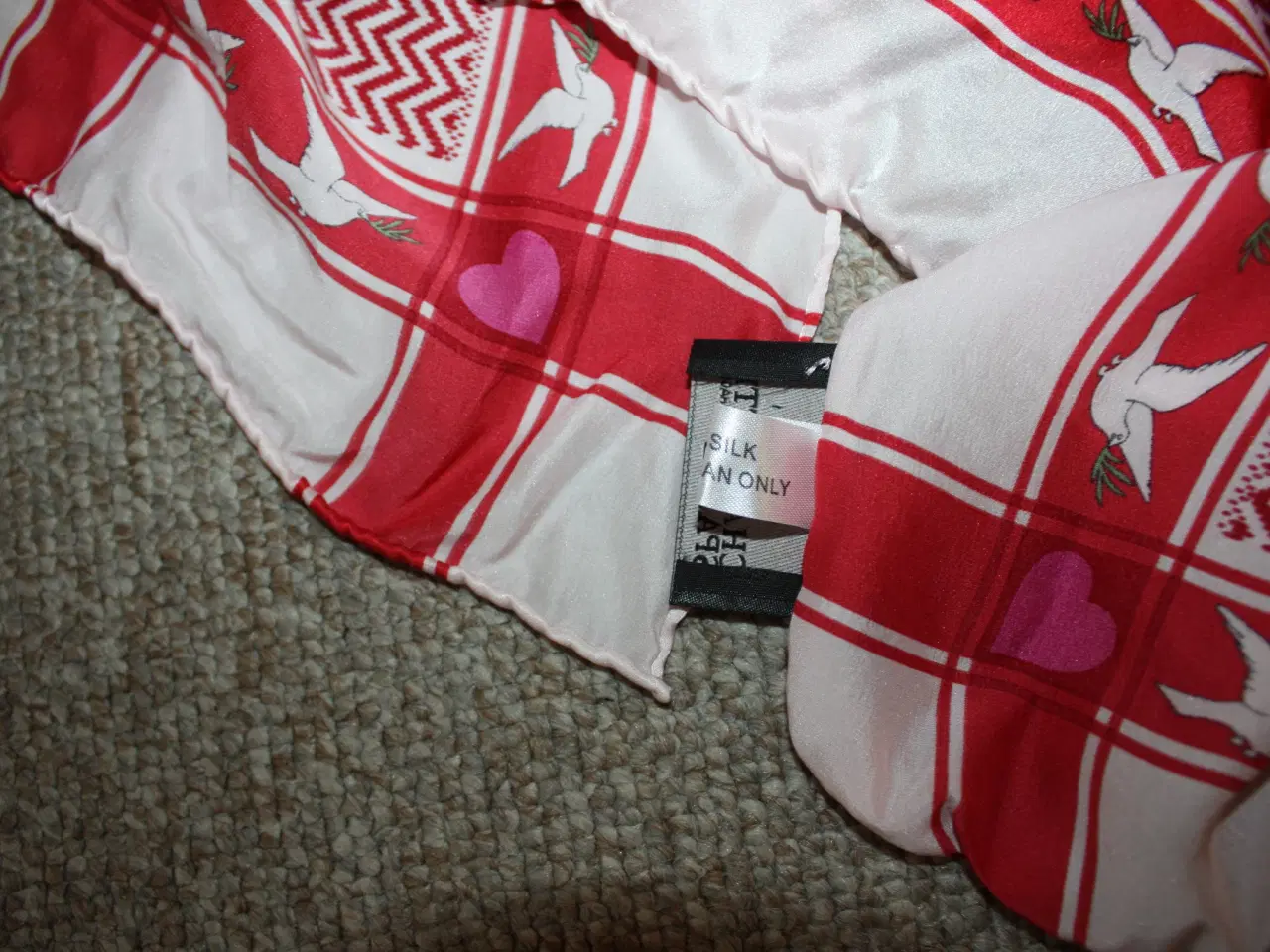 Billede 7 - Charlotte Sparre vintage silke tørklæde 100% silk 