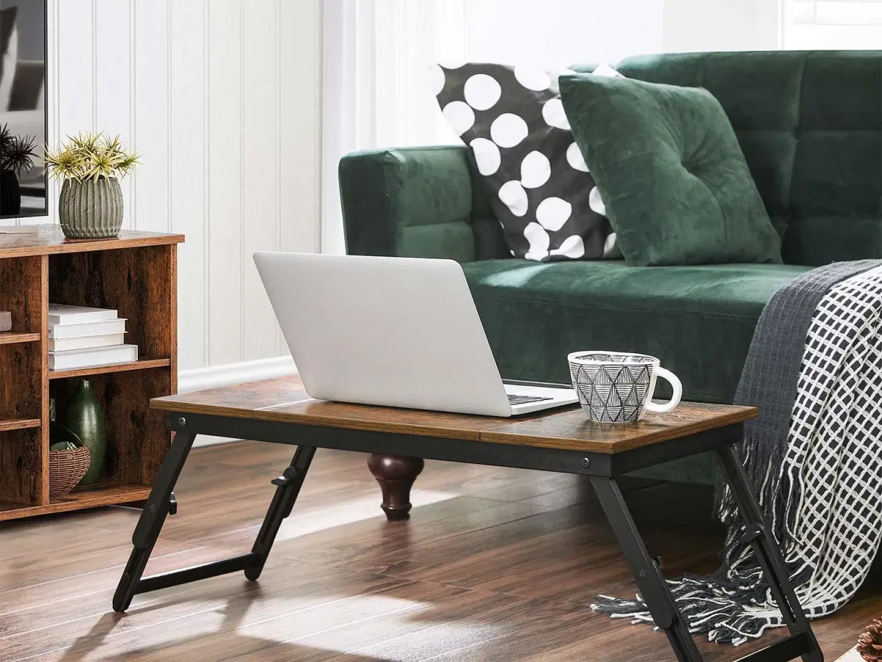 Billede 3 - Bærbar pc bord til seng/sofa justerbar vippeplade, foldeben i højden, skuffe, rustik mørkebrun