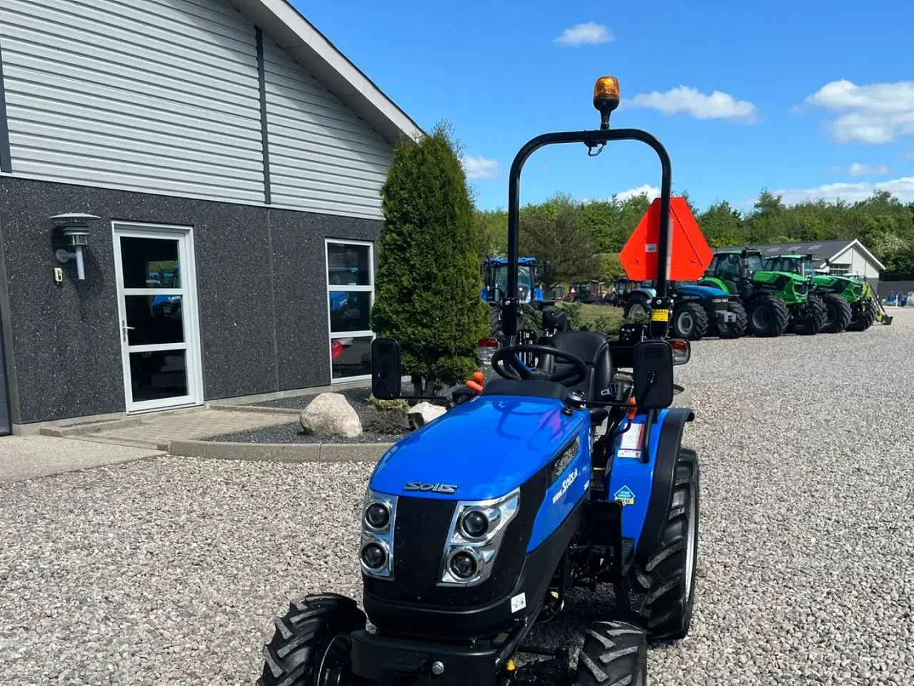 Billede 14 - Solis S26 6+2 Gearmaskine med Servostyring og brede traktorhjul
