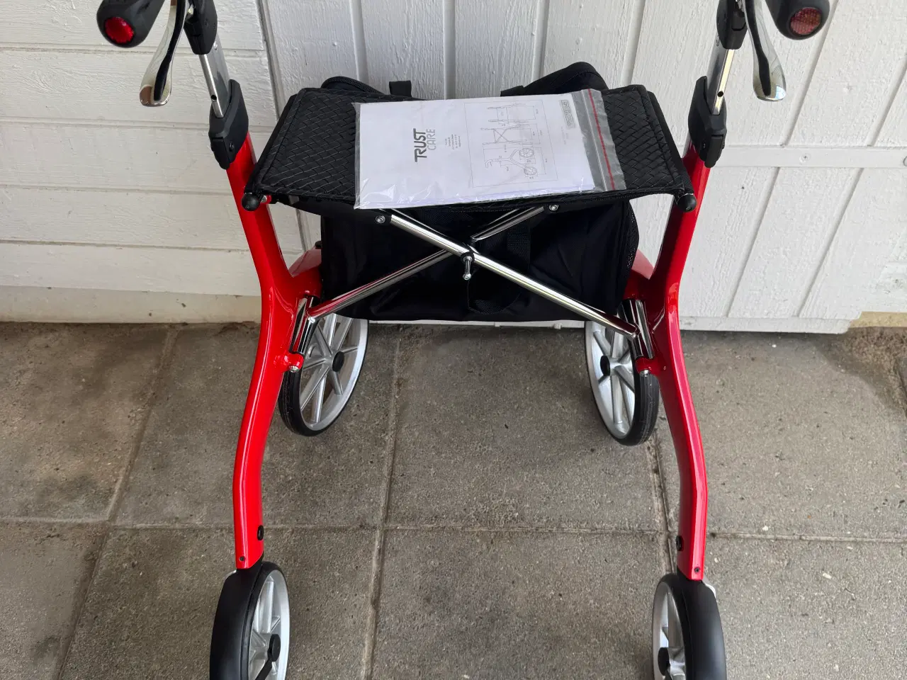 Billede 5 - TrustCare Let's Flyrollator  i rød 