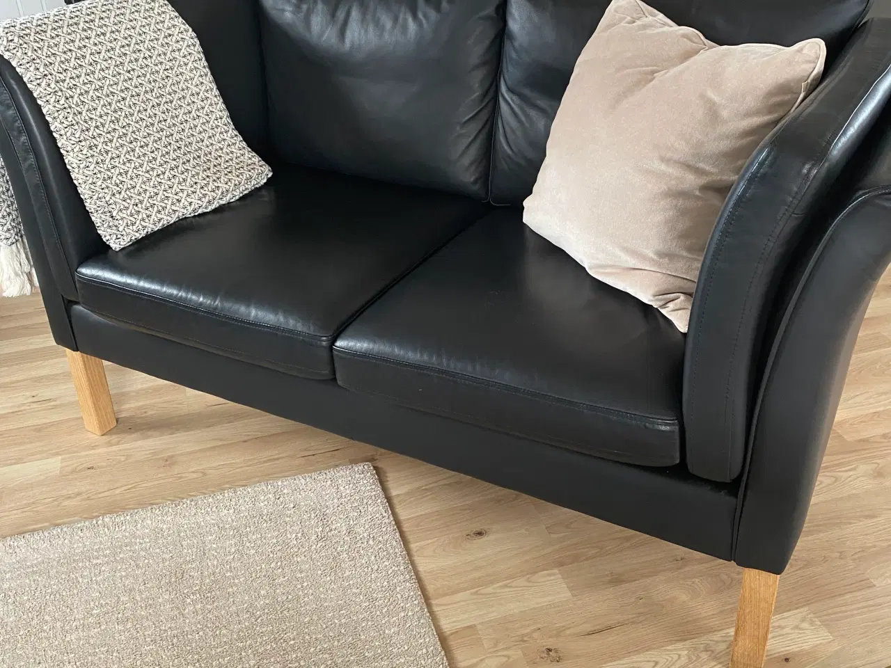 Billede 1 - Sofaer i sort læder.