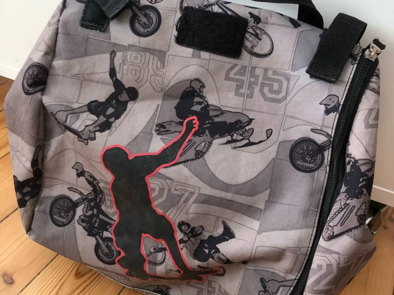 Billede 5 - Jeva skoletaske med skater motiv