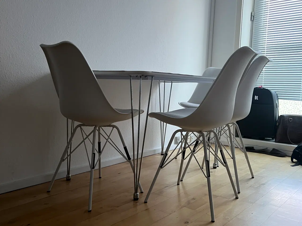 Billede 5 - Spisebord med stole 