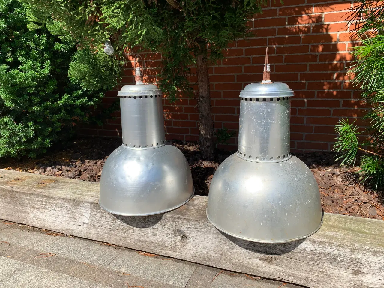 Billede 1 - 2 stk gamle industri lamper