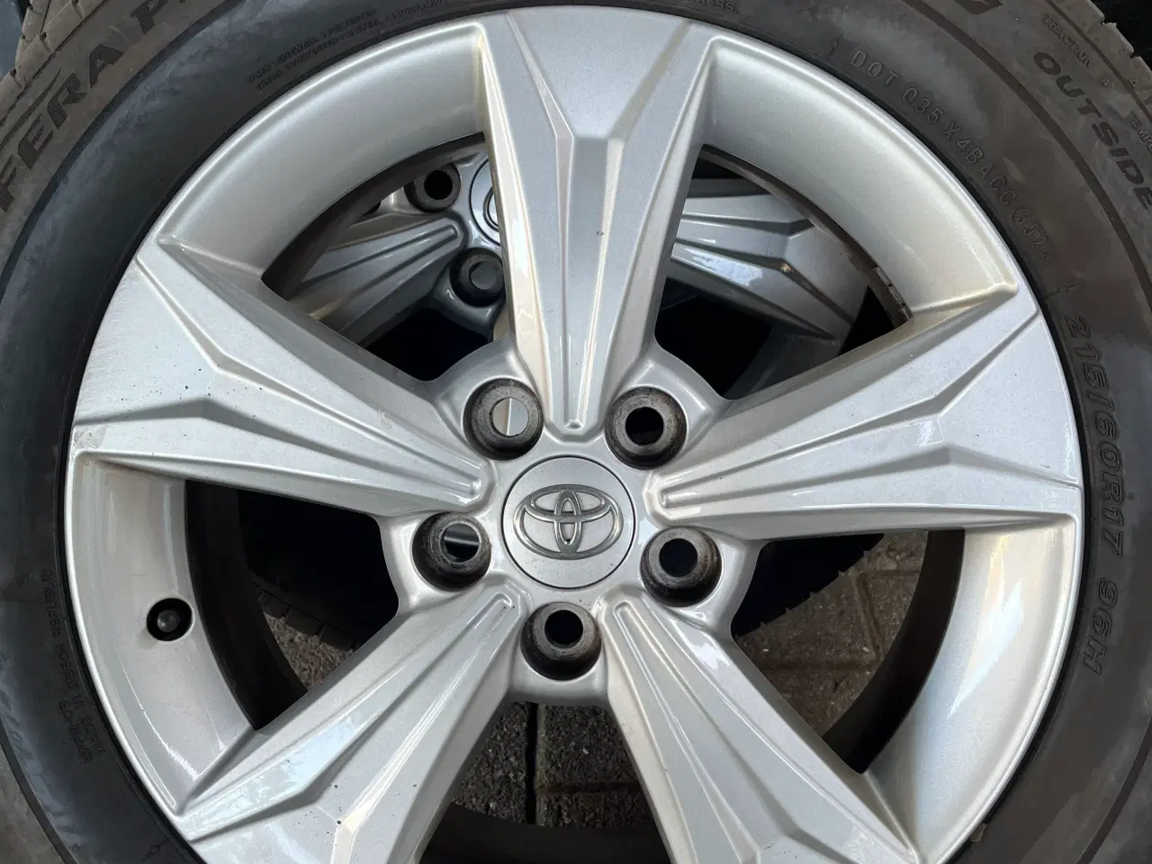 Billede 2 - Toyota alufælge sommerdæk