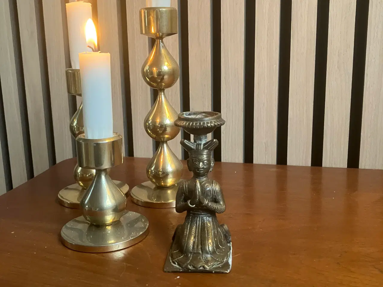 Billede 1 - Antik bedende figur i bronze eller messing legerin