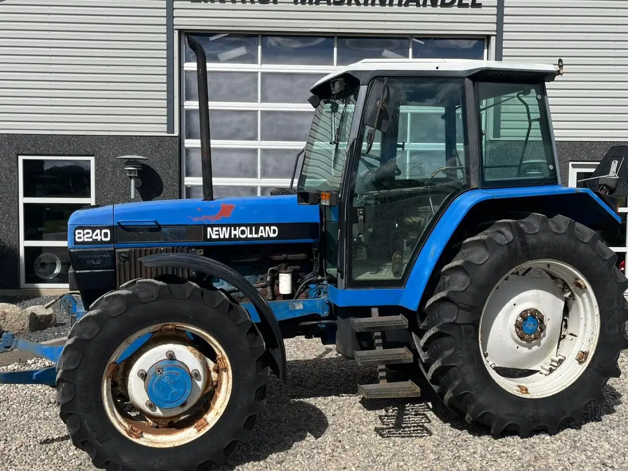 Billede 1 - New Holland 8240 SLE  Med frontlift og frontPTO