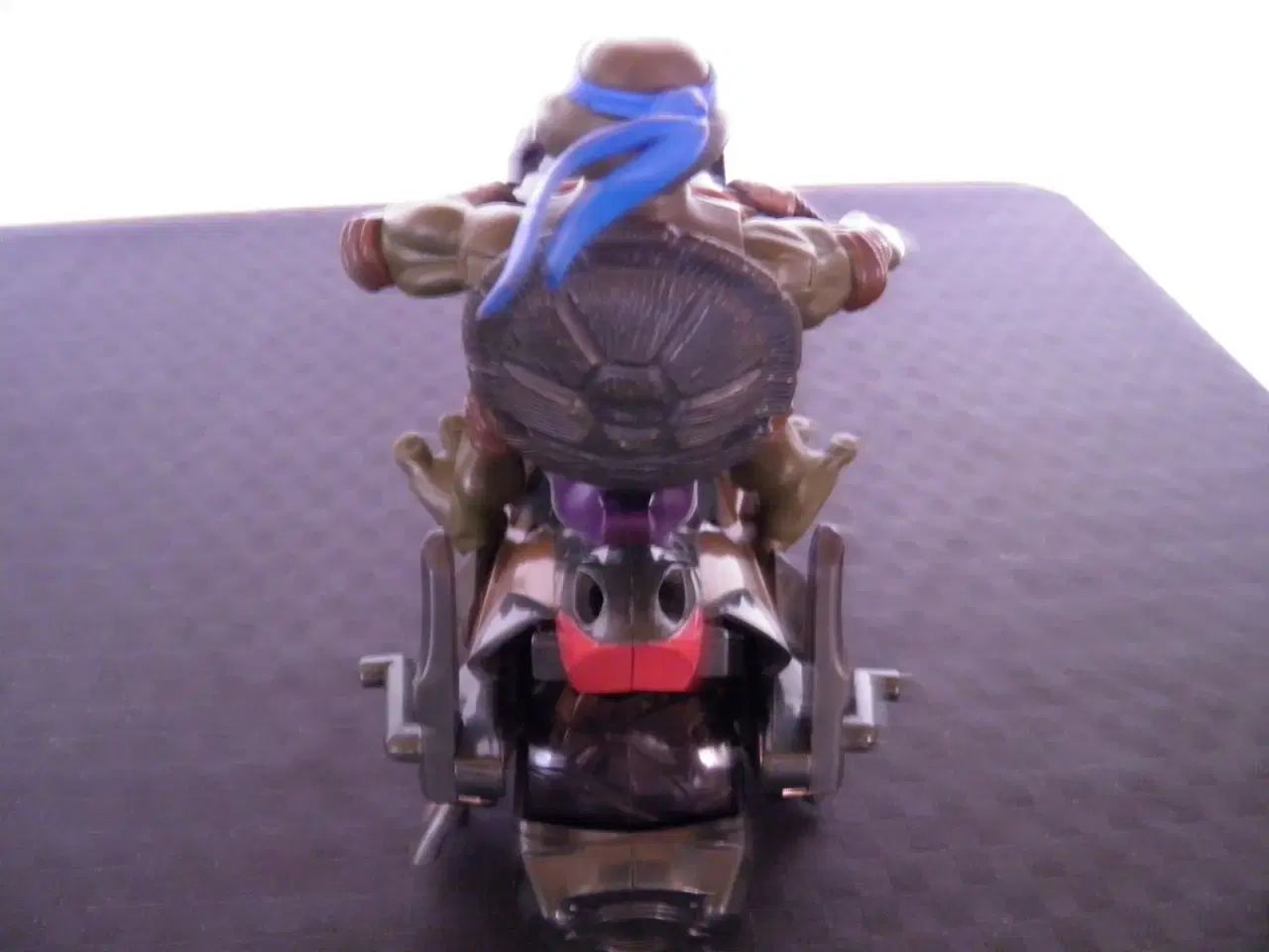 Billede 2 - Motorcykel + figur ( Turtles )