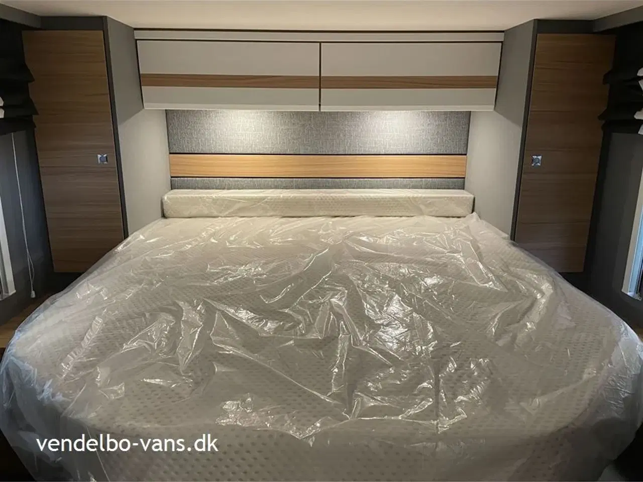 Billede 9 - 2023 - Dethleffs Just T 7052 DBM - 90 Year   Fritstående dobbeltseng med ekstra  stor garage neden under