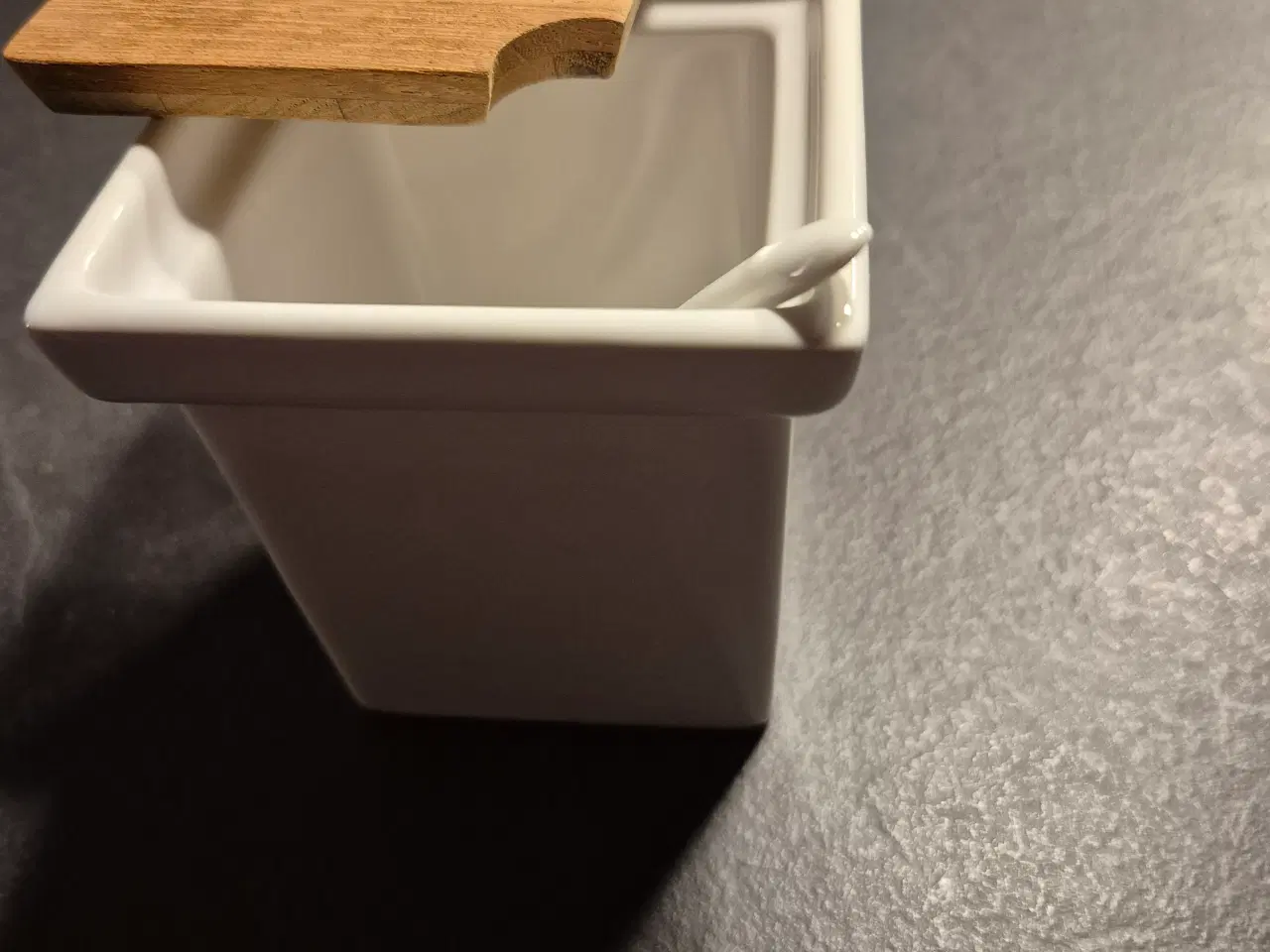 Billede 1 - Plint med låg 