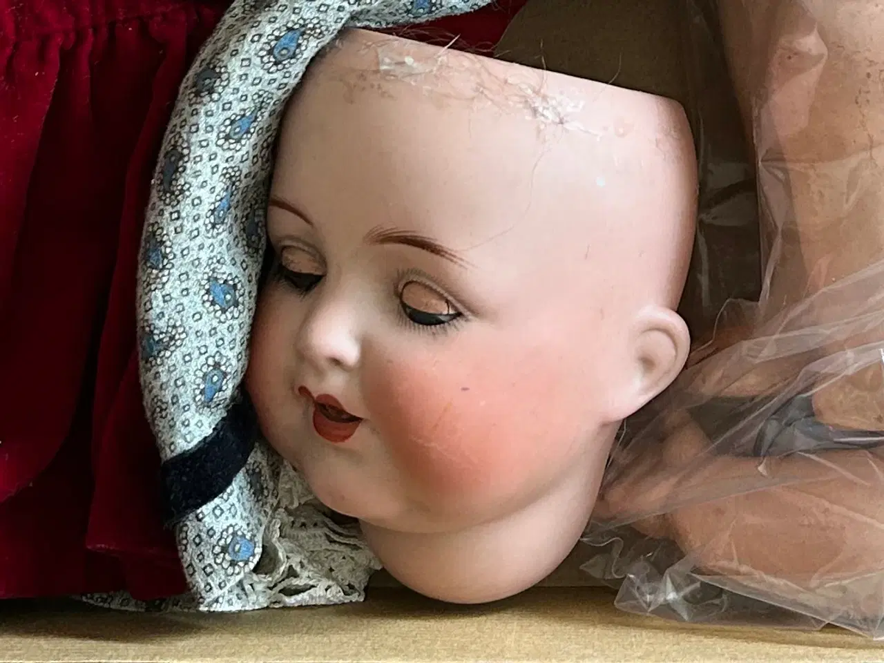 Billede 3 - porcelænsdukke med tøj