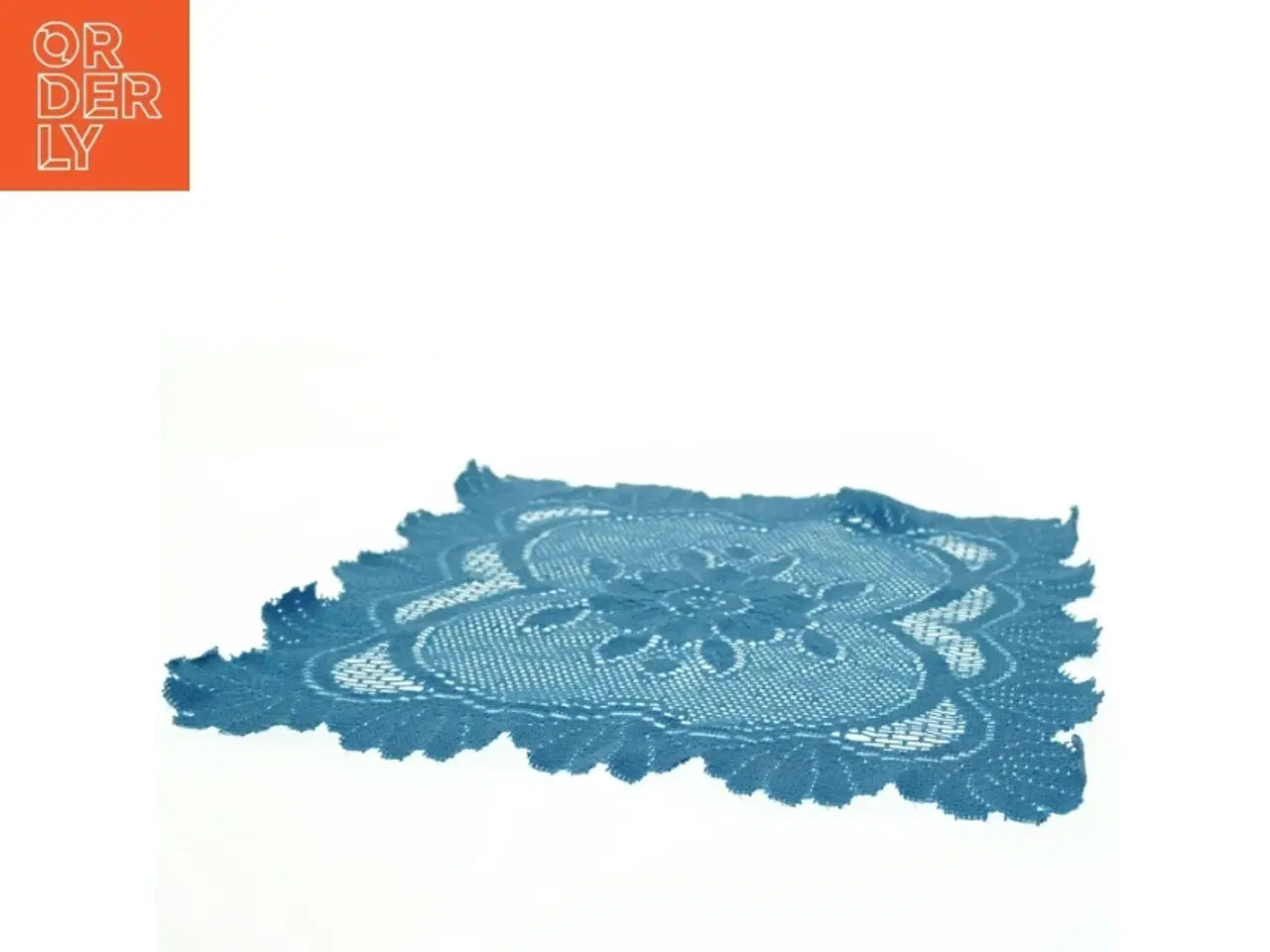Billede 2 - Blå hæklet dug (str. 39 x 38 cm)