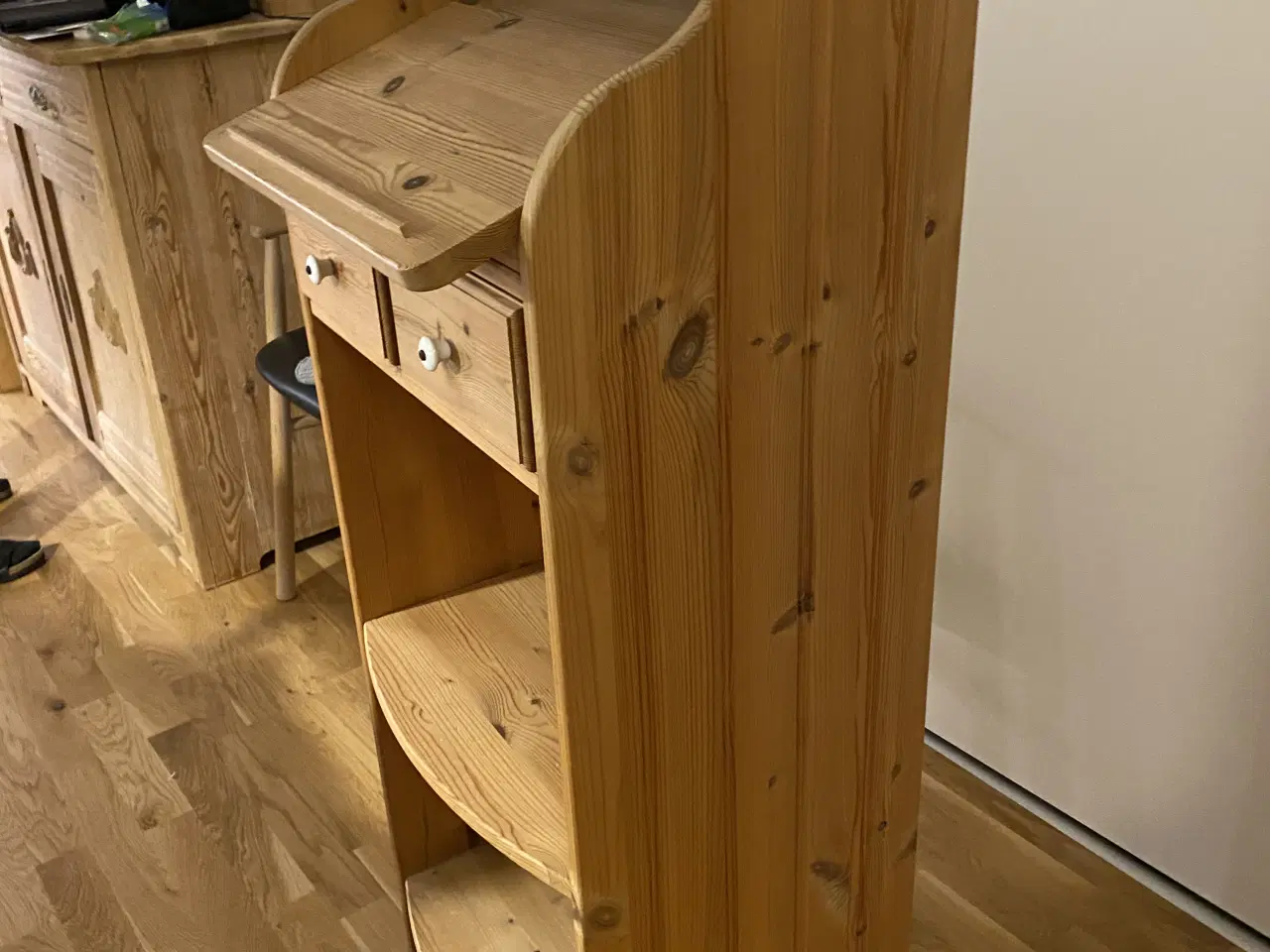 Billede 2 - Skrivepult i fyr/gran