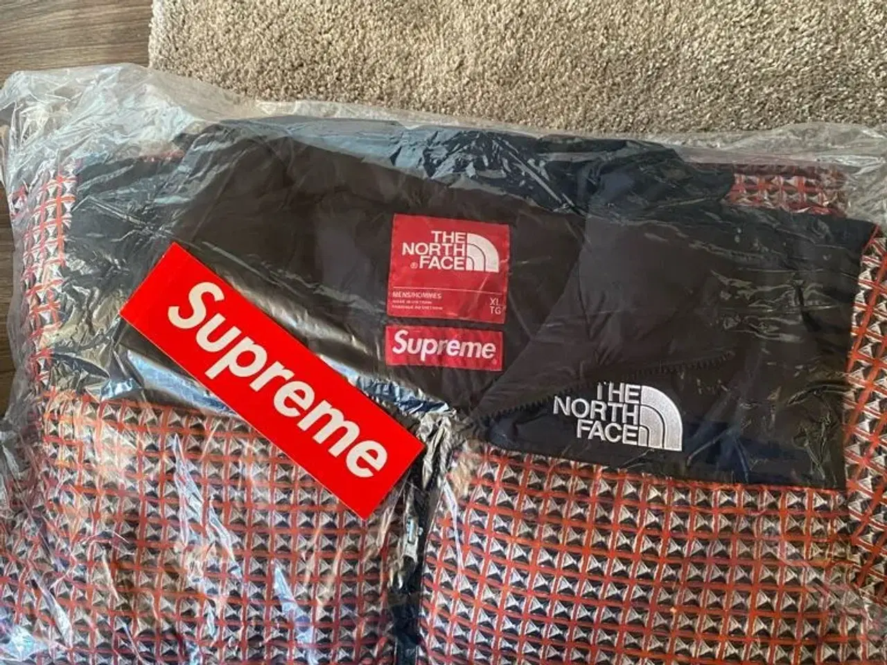 Billede 1 - Supreme x TNF Studded jakke!!