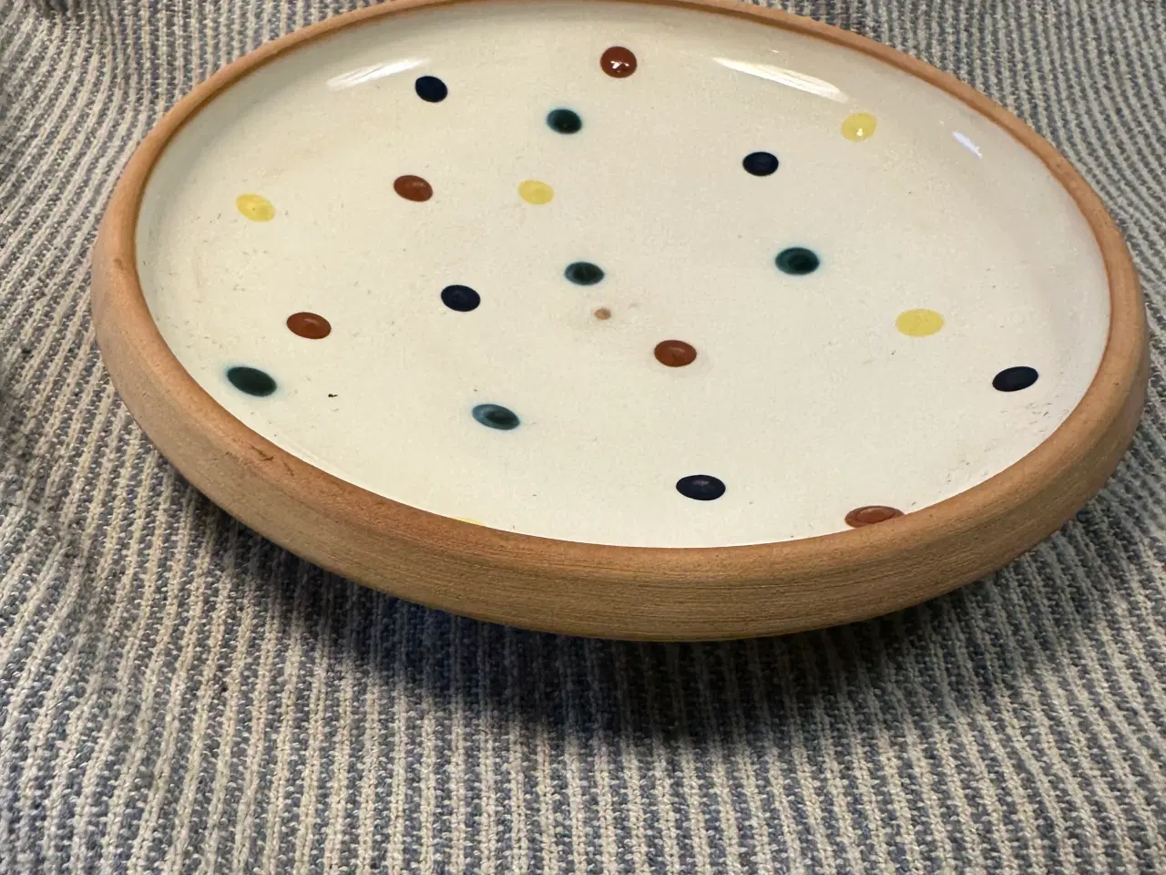 Billede 2 - Keramik fad/ skål med prikler