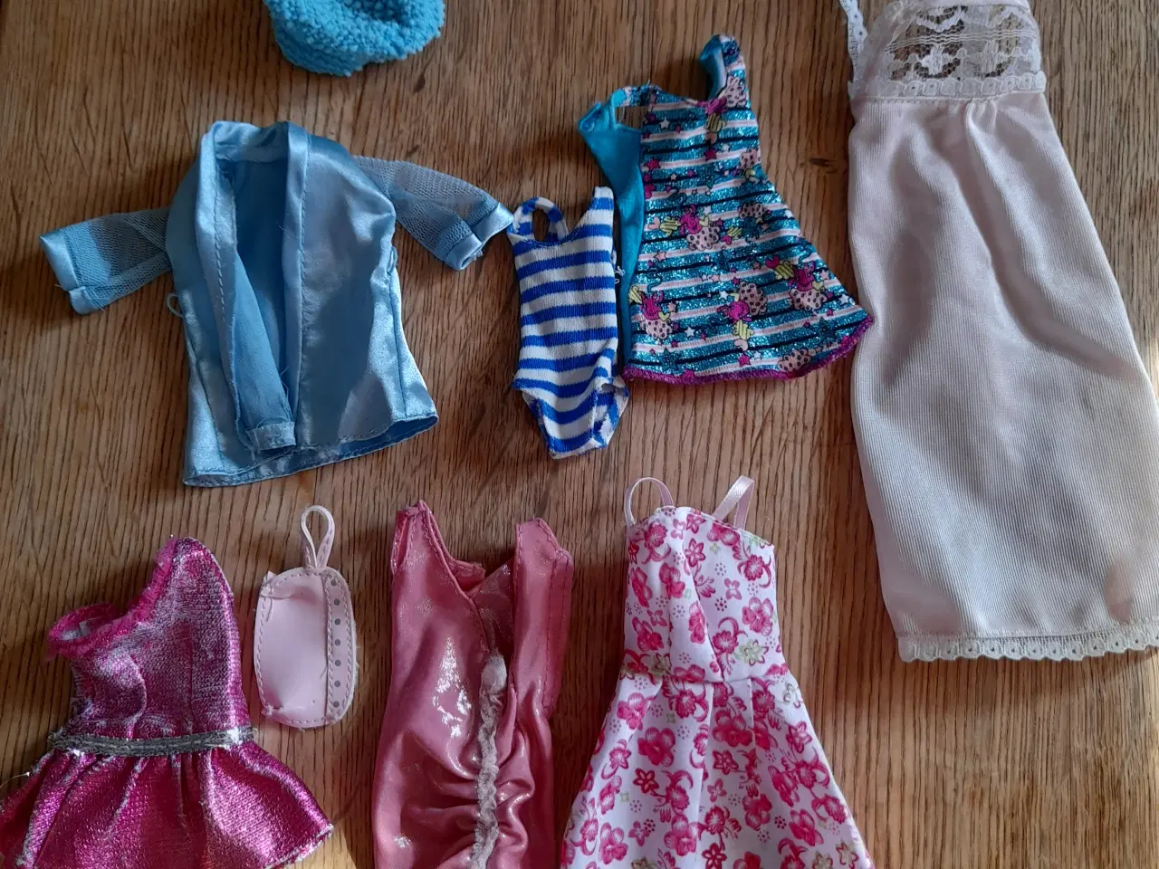 Billede 2 - Barbie, tøj, sko, tilbehør & fritid. 