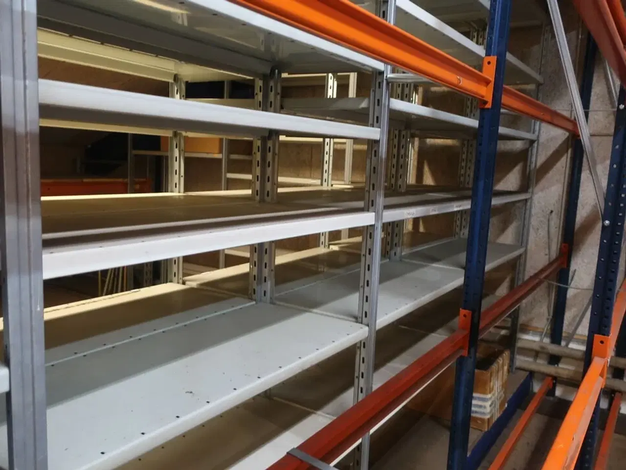Billede 6 - 9 fag lagerreoler uden indhold samt ekstra hylder