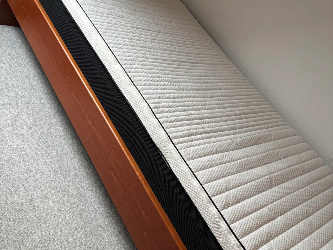 Billede 4 - Seng med elevationbund og Donlopillo madras