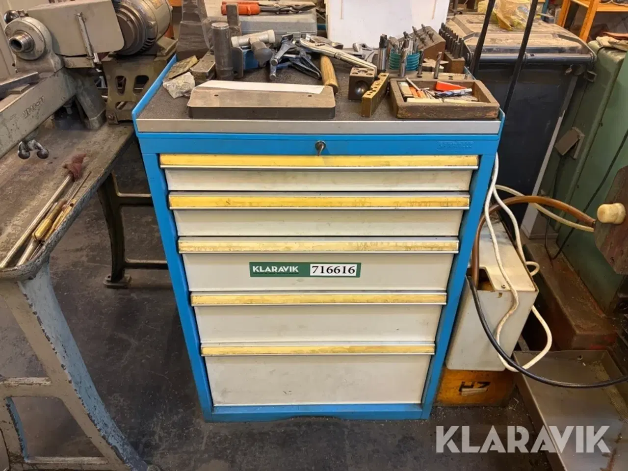 Billede 1 - Værktøjsskab med  indhold – maskineværktøj og tilbehør