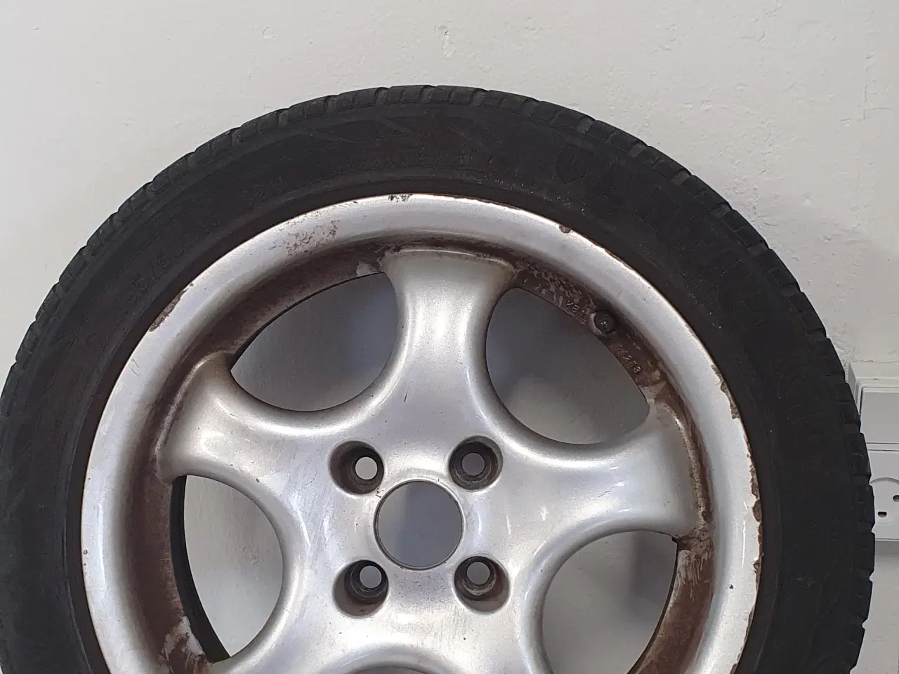 Billede 1 - Alufælge, 15", krydsmål 4 x 100, sommerdæk.