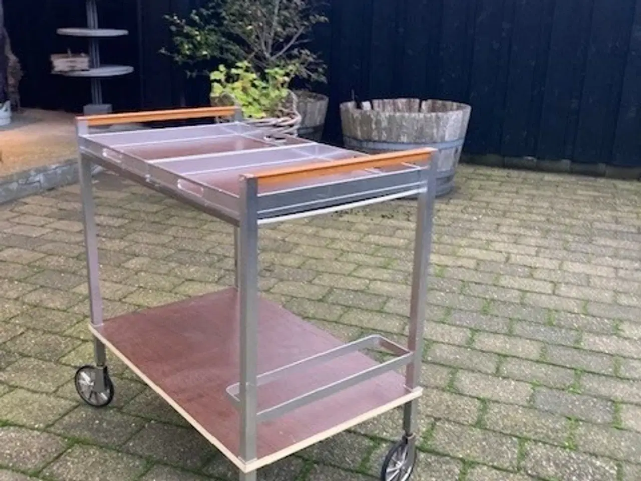 Billede 1 - Bar bord med hjul