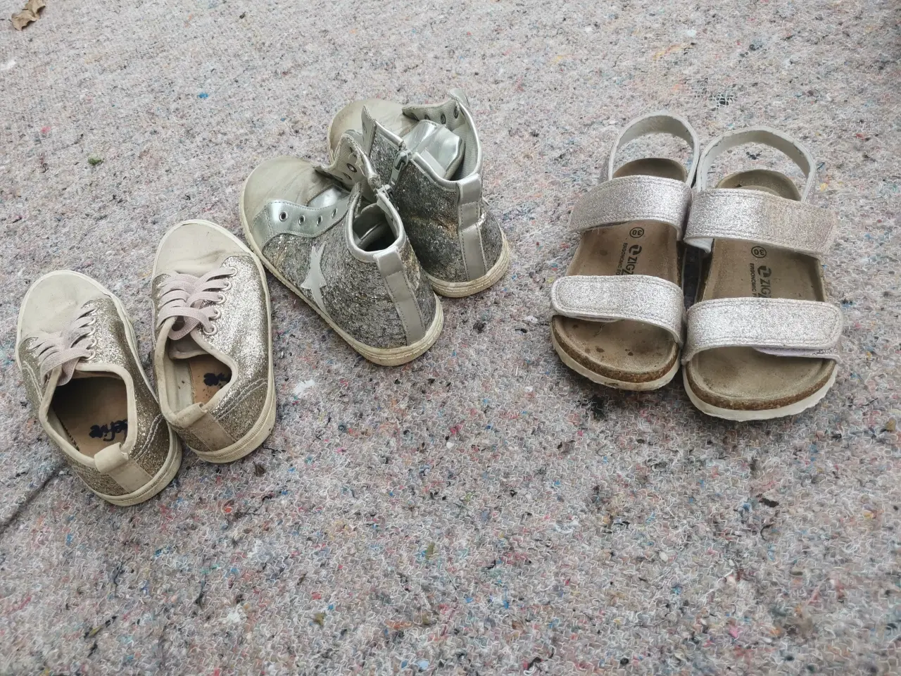 Billede 1 - Pigesko og sandaler 5 kr