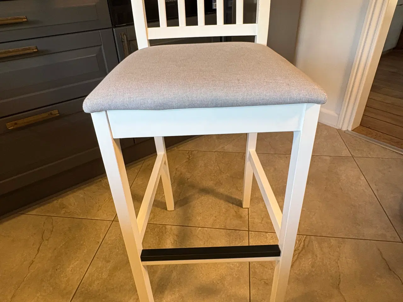 Billede 2 - Køkkenhøjbord med 4 stole