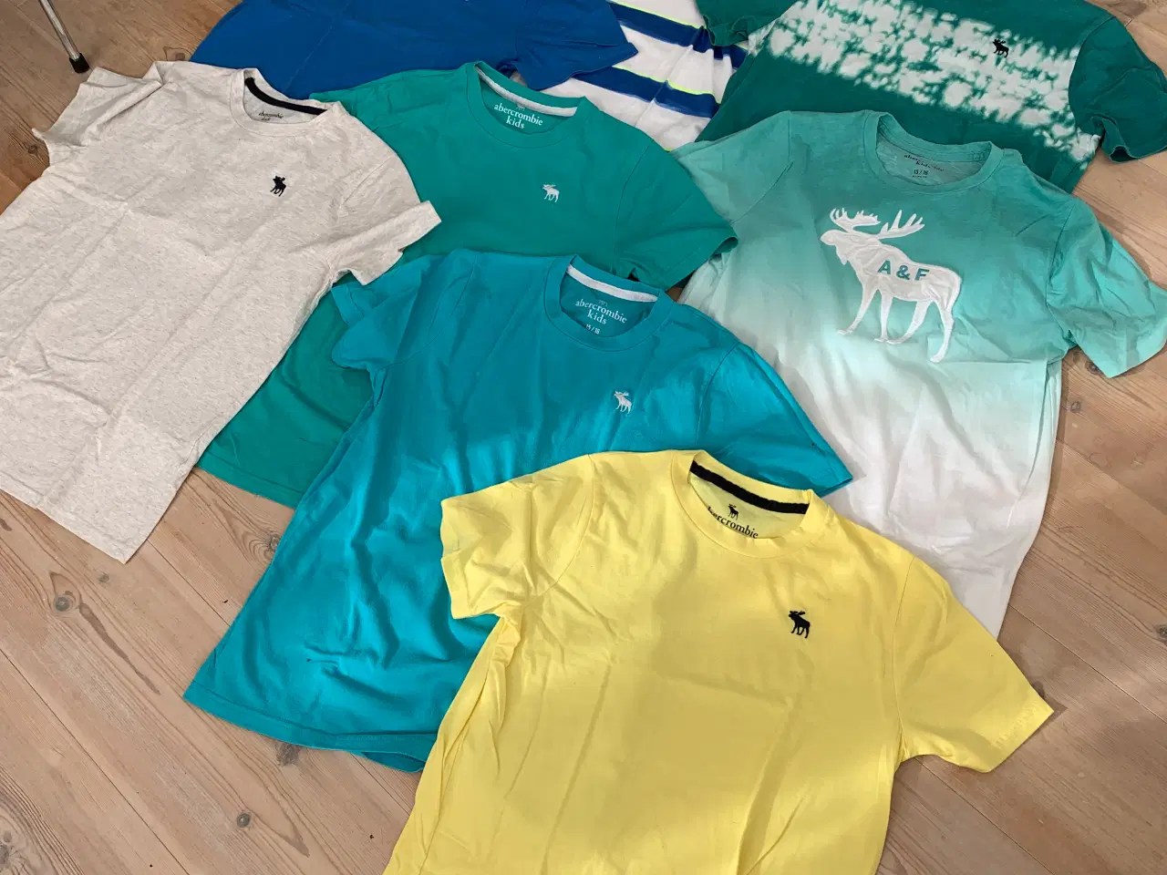 Billede 2 - ABERCROMBIE T-shirts (15-16 år / 158-164)