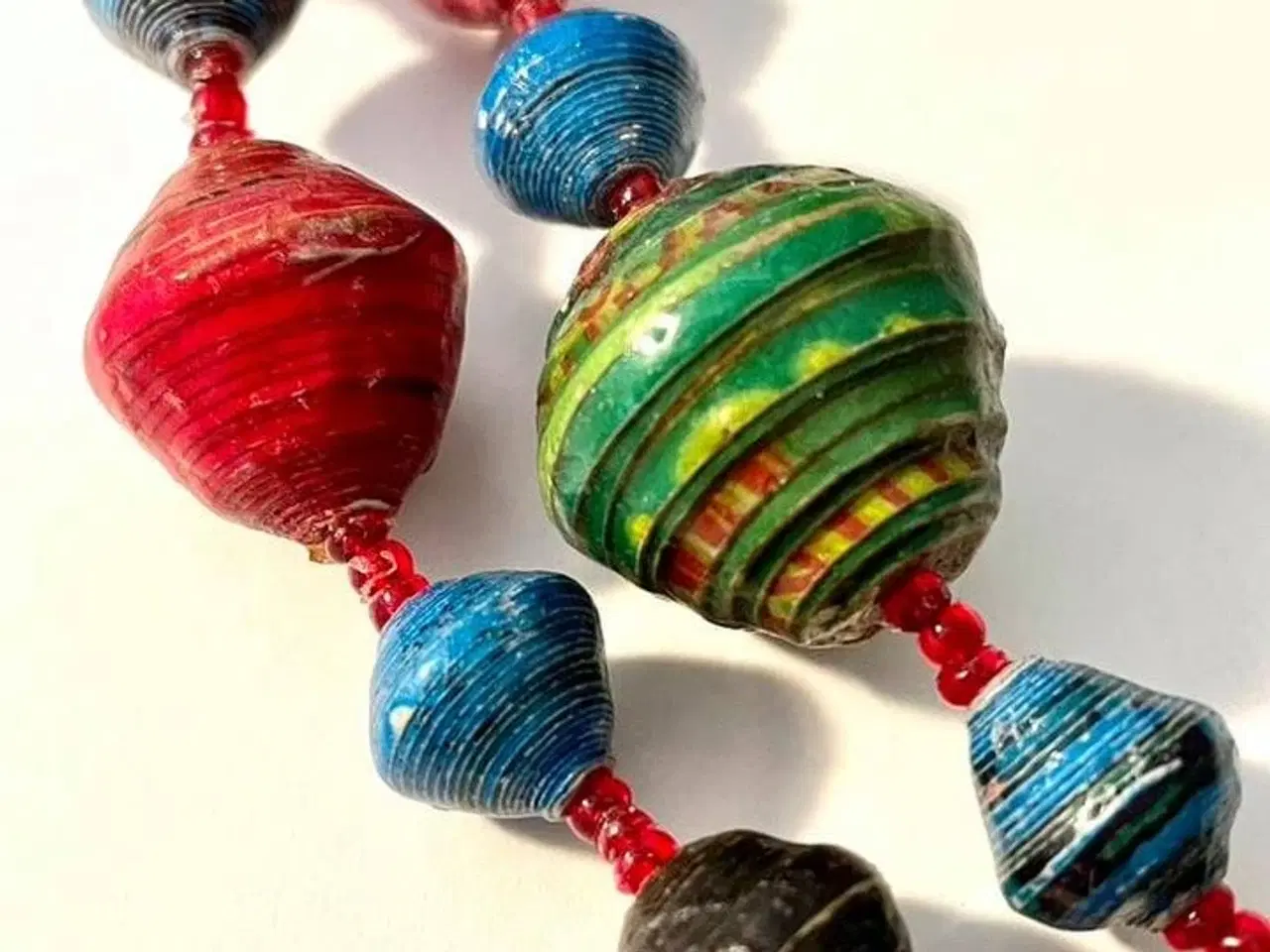 Billede 2 - Afrikansk halskæde med håndlavede perler