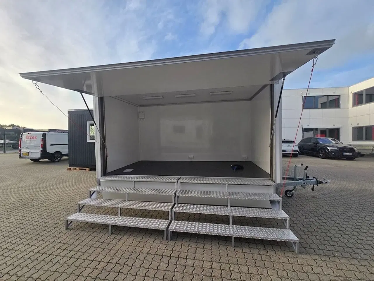 Billede 2 - Type 570: Salgs- udstillingsvogn