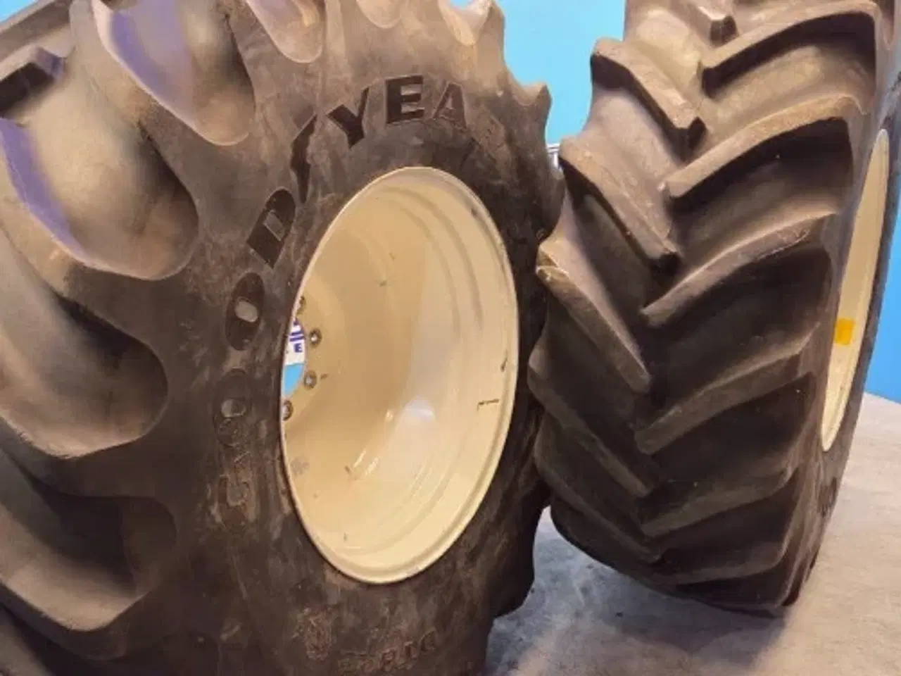 Billede 13 - 32"   650/70R32  SÆT