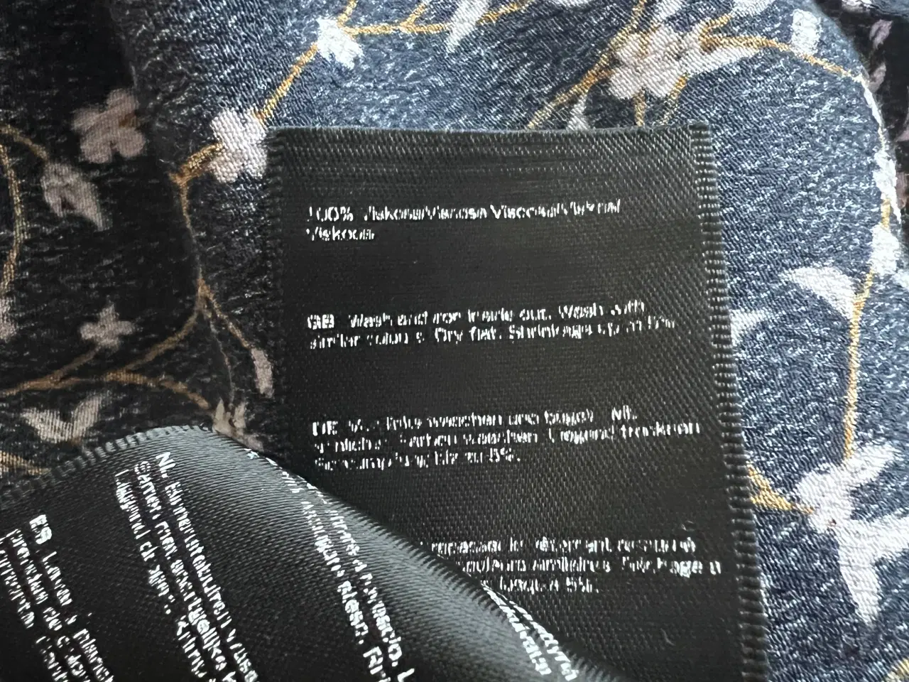 Billede 6 - Kjole i fint mønster 