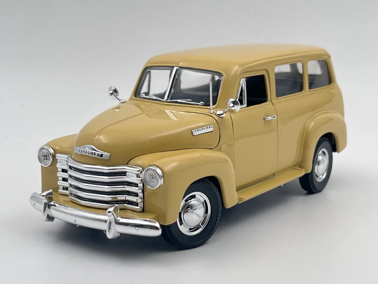 Billede 3 - 1950 Chevrolet Suburban 1:18  Flot og detaljeret