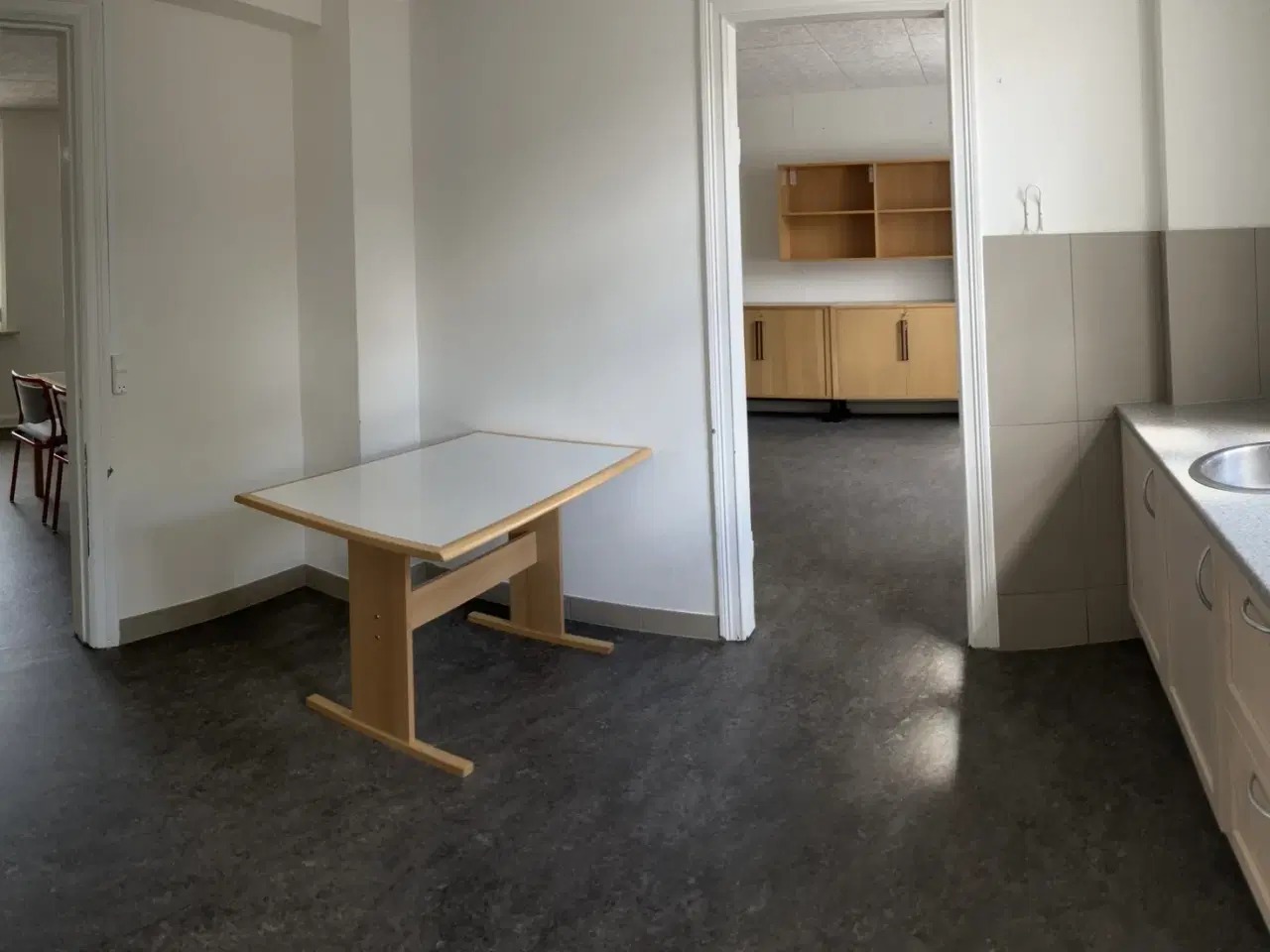 Billede 5 - Rummelig og centralt Kontor