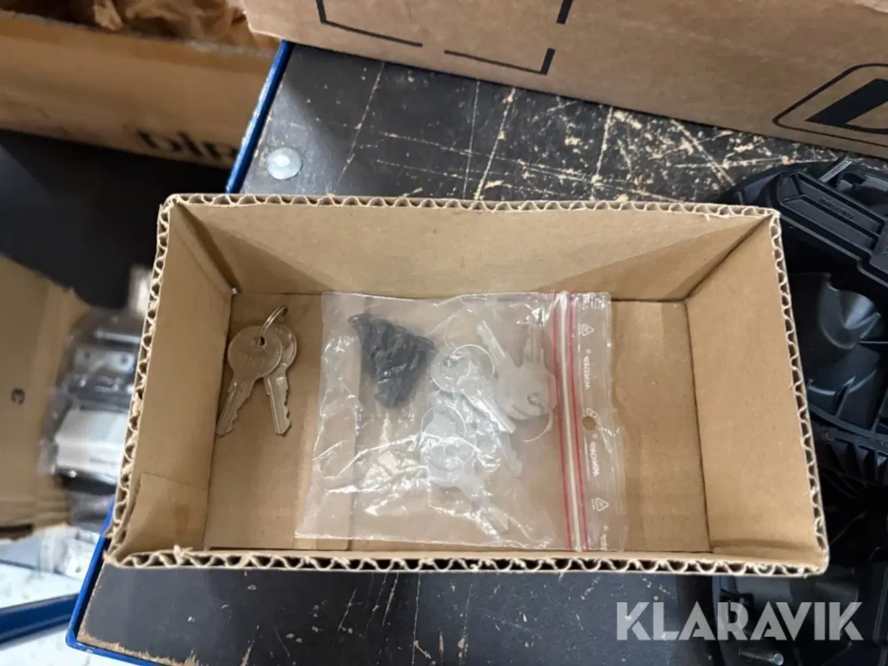 Billede 4 - Assorteret lot med beslag, låse, spænder mm.