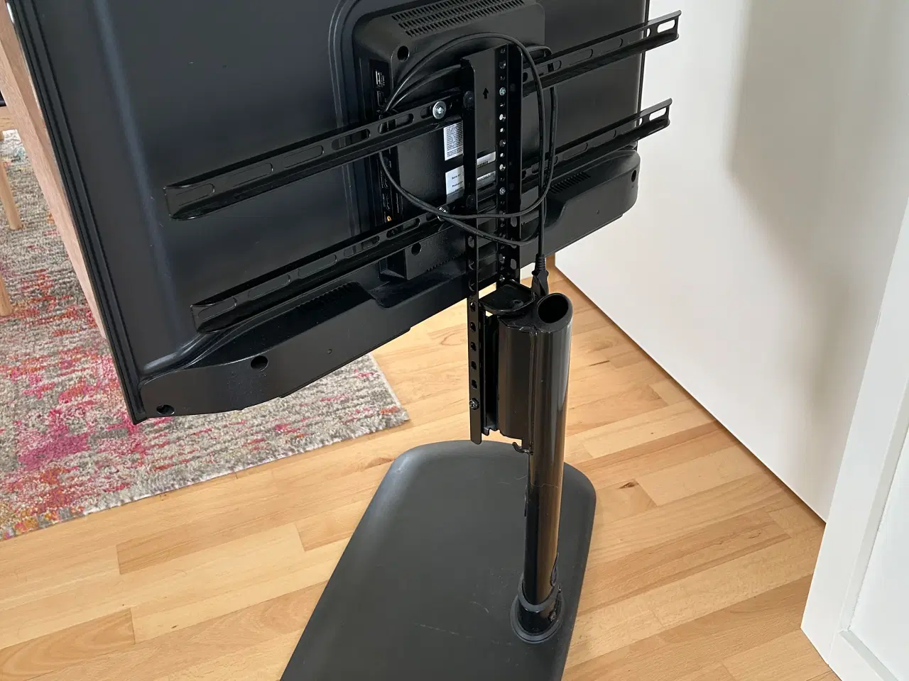 Billede 3 - Tv med stander