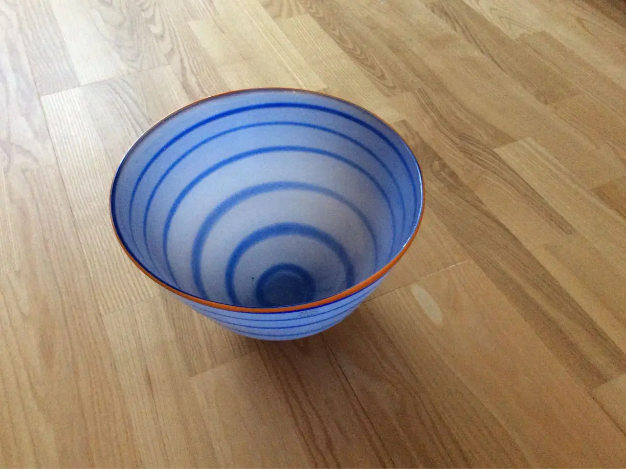 Billede 2 - Stor glasskål fra Søholm Kunstglas