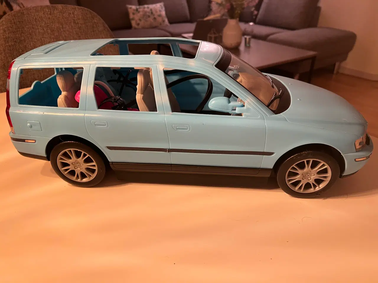 Billede 17 - Barbie bil+familie