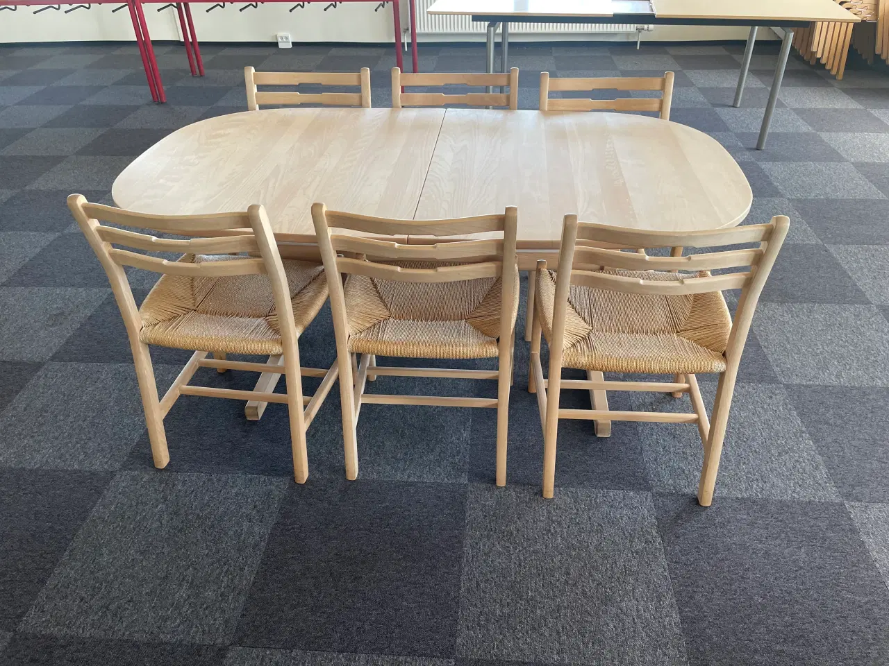 Billede 2 - Spisebord sæbebehandlet med stole