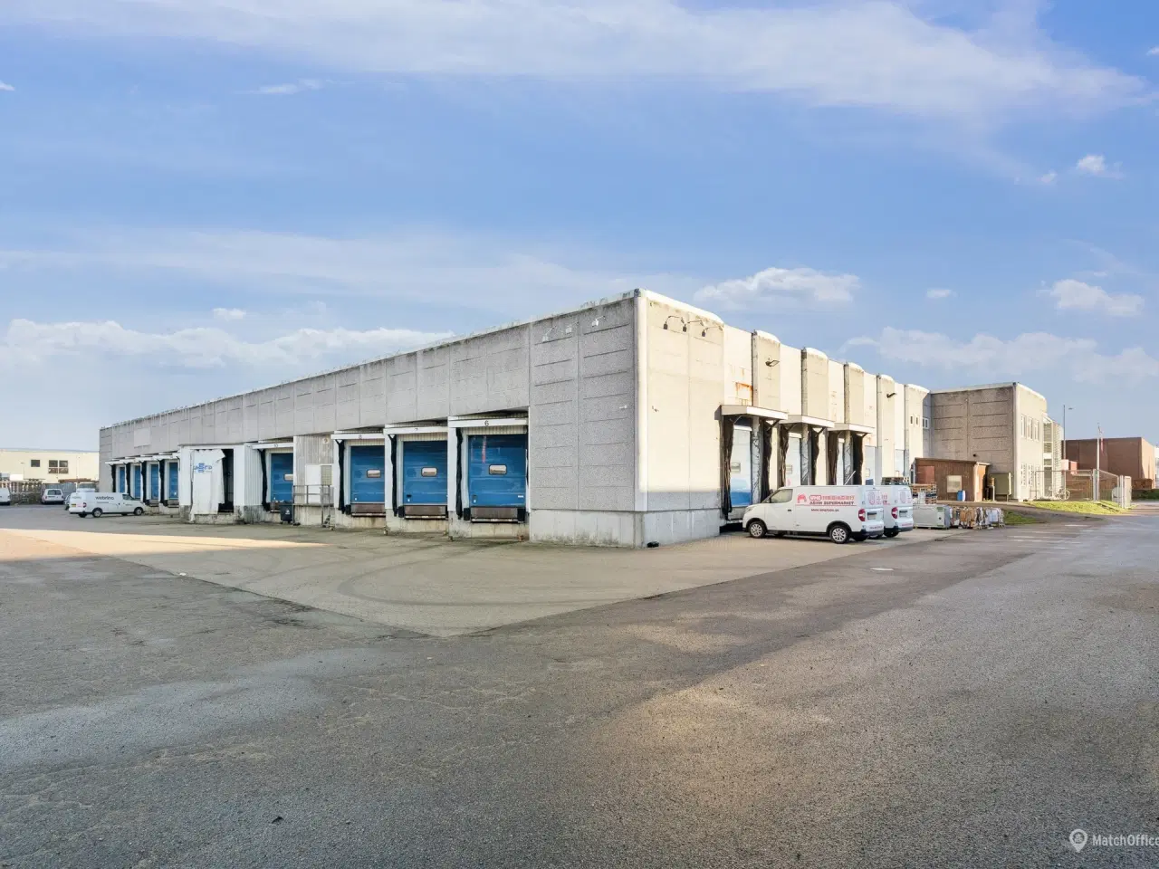 Billede 7 - Stor lagerhal med kontorafsnit og bad i Kastrup