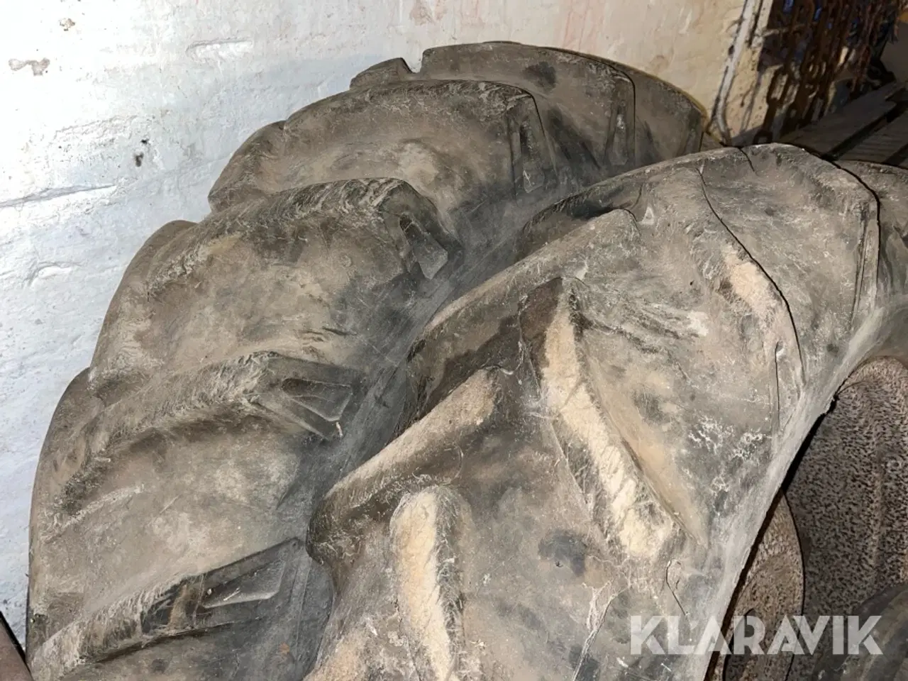 Billede 12 - Traktordæk fra Grå MF - 4 styk