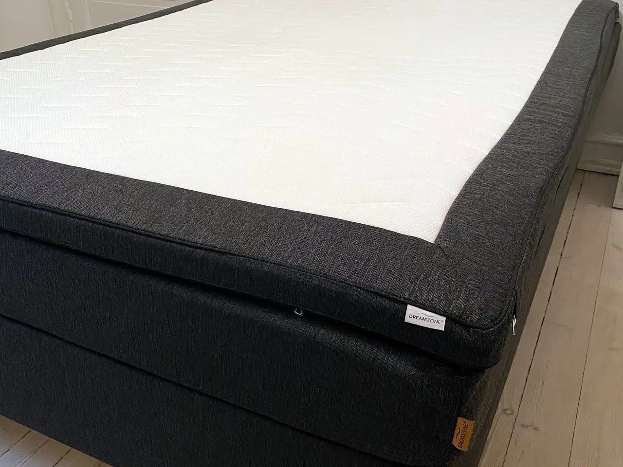 Billede 2 - Dreamzone kontinental seng 140×200 – meget lidt br