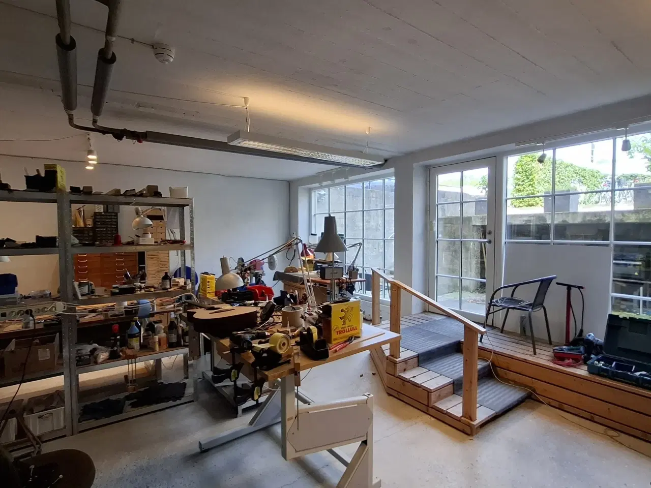 Billede 19 - Kontor/ butik mm. i gammel fabrik - Totalrenoveret – 201 / 255 / 456 kvm - Parkeringsplads lige bag ejendommen.