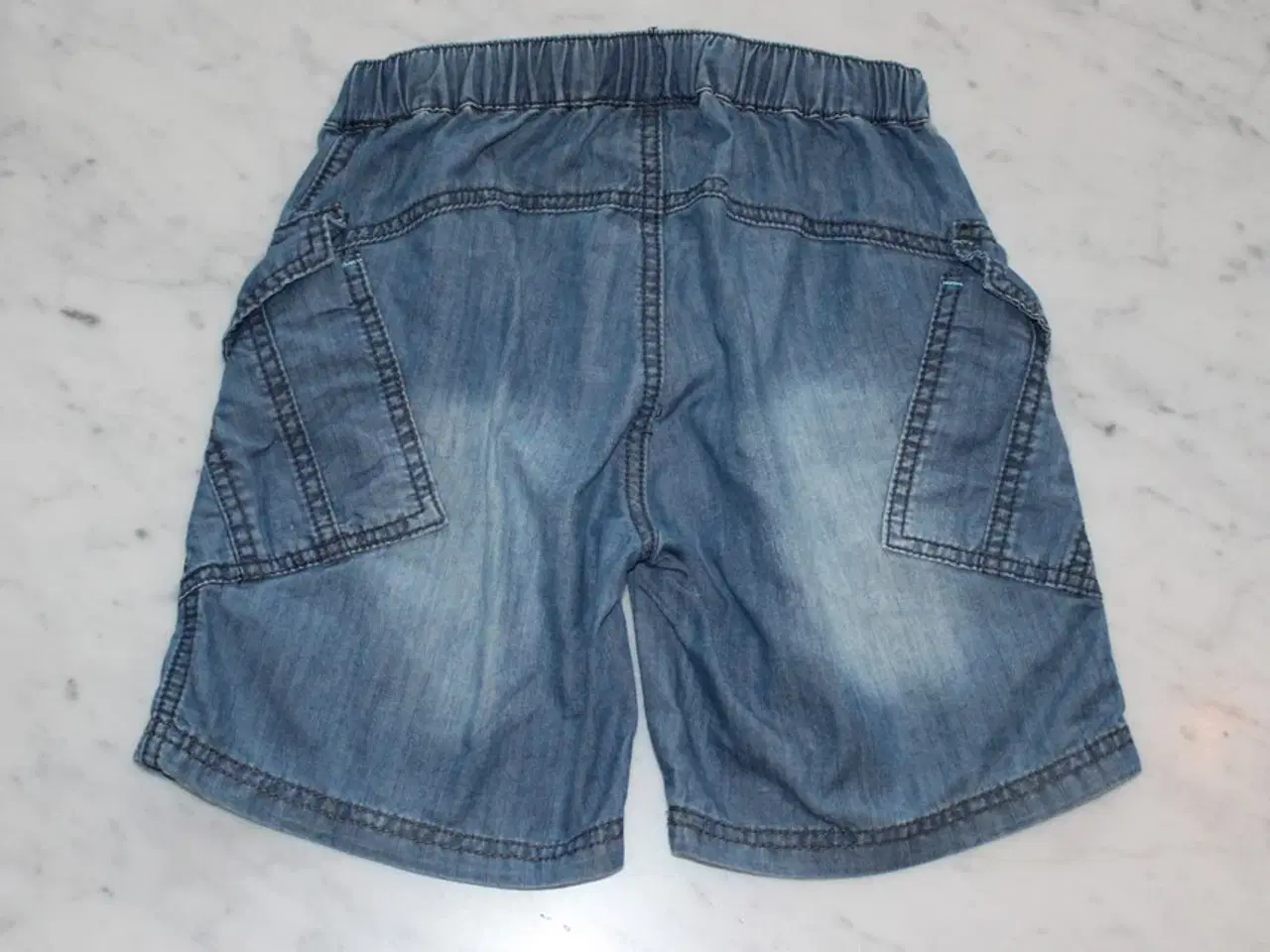 Billede 4 - Badeshorts Hummel str 6 år