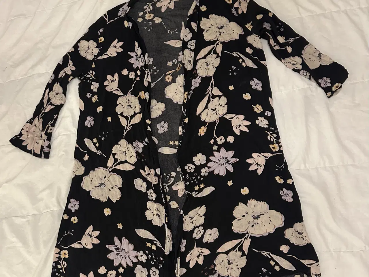 Billede 6 - Cardigan med blomster motiver - str 34