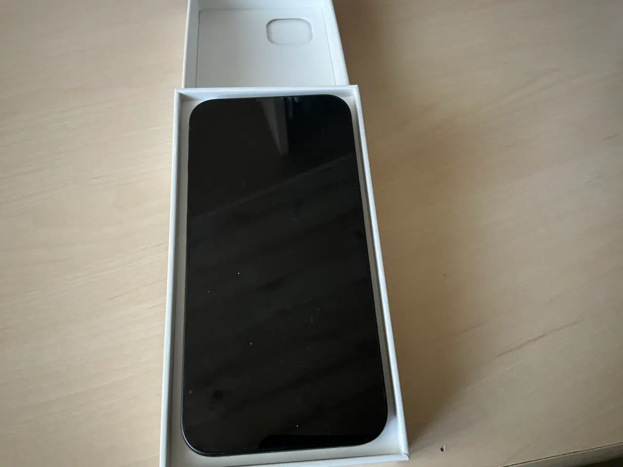 Billede 2 - iPhone  13 årgang 2022 som nye sort