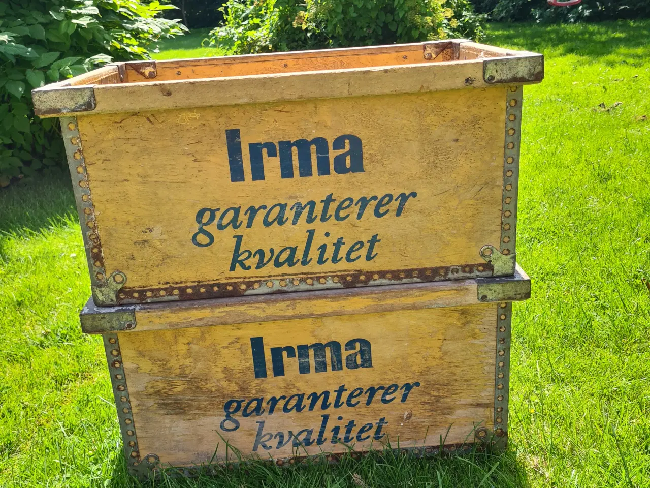 Billede 1 - To Irma kasser i træ. Samlet pris.