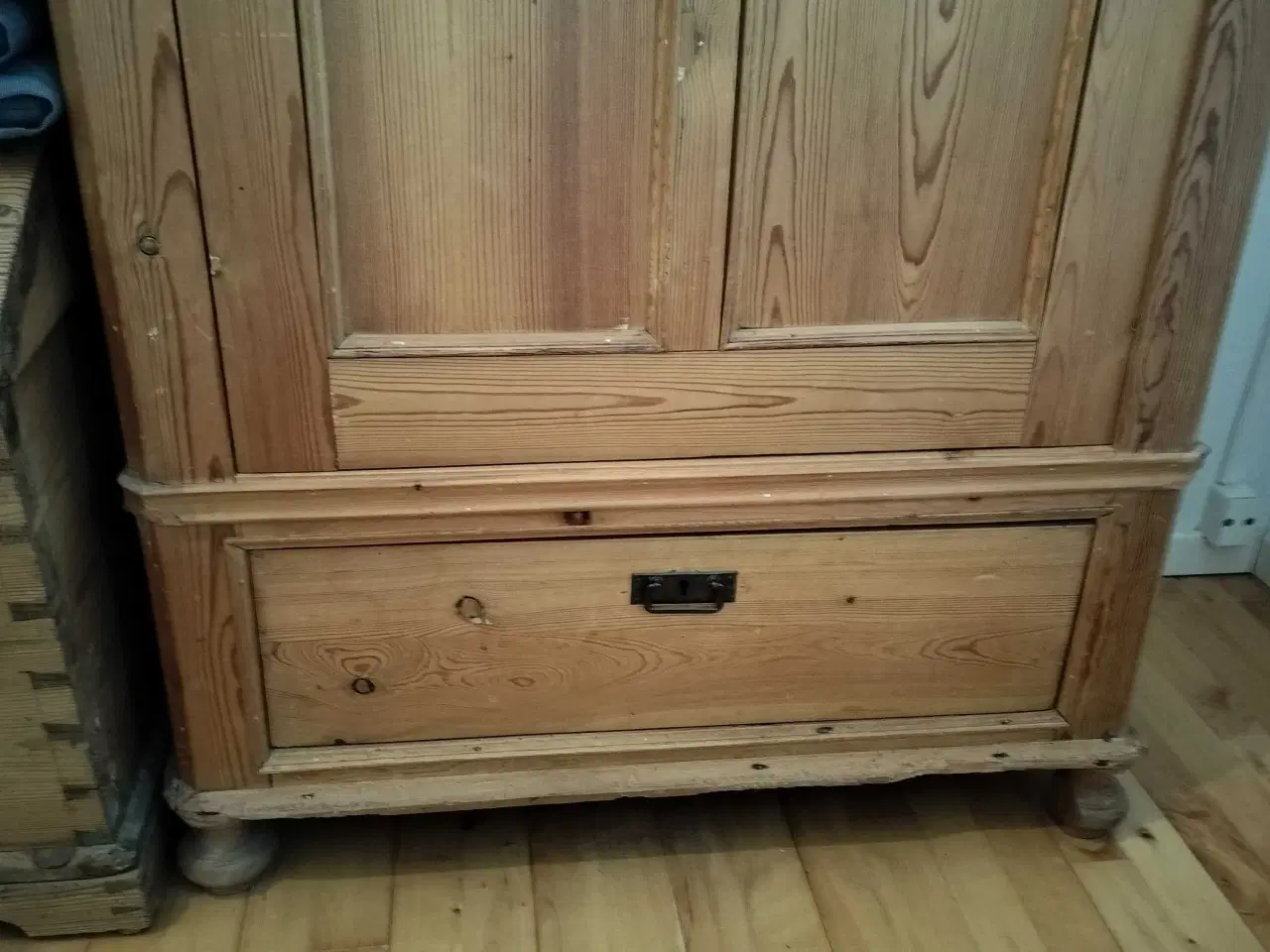 Billede 2 - Karlekammer skab 